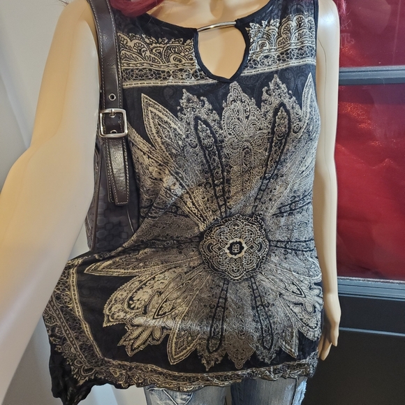 90s Styled Top - Picture 2 of 6